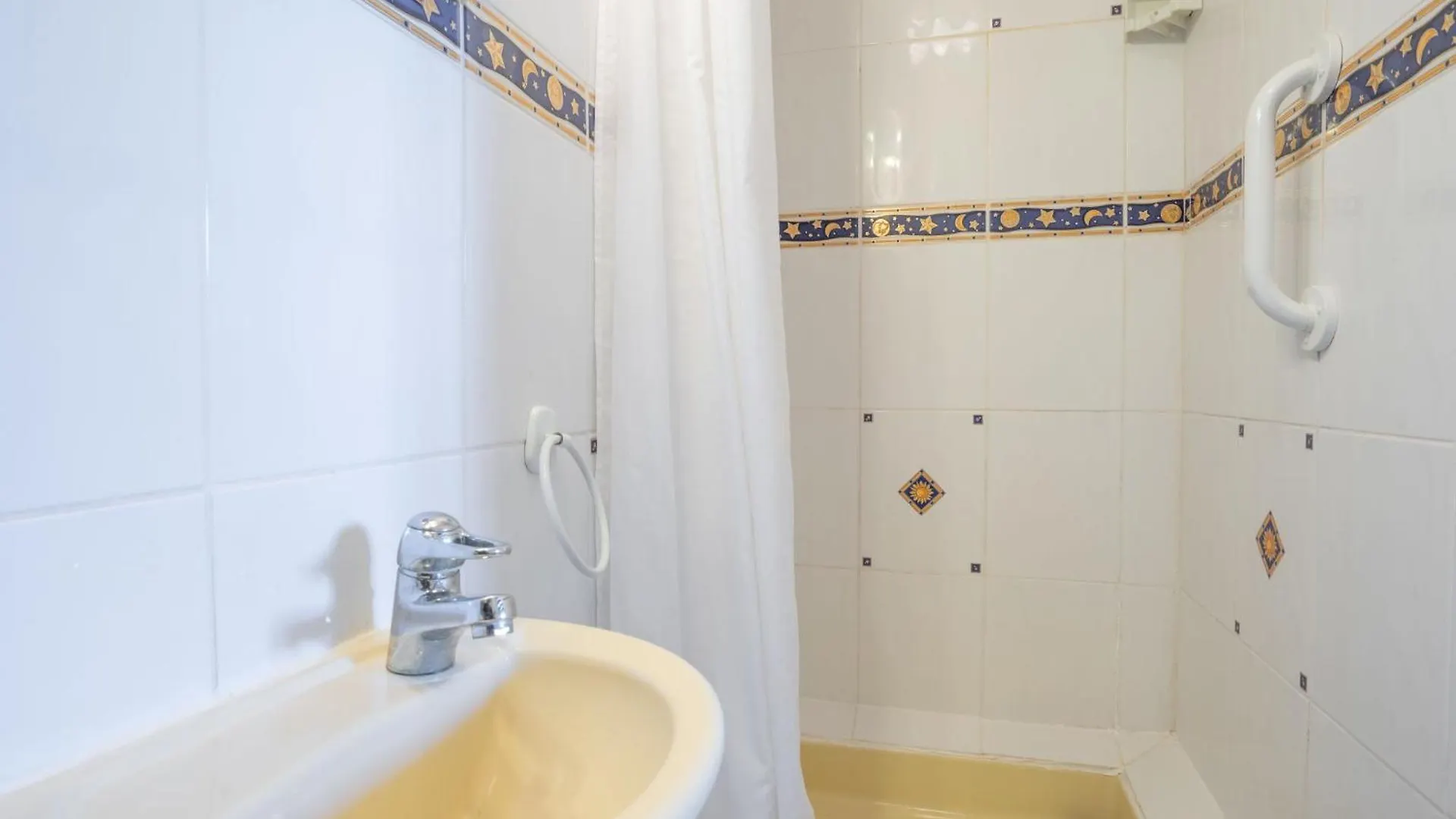 Apartment Les Jardins De Sinople By Interhome La Madrague 0*,  Francie